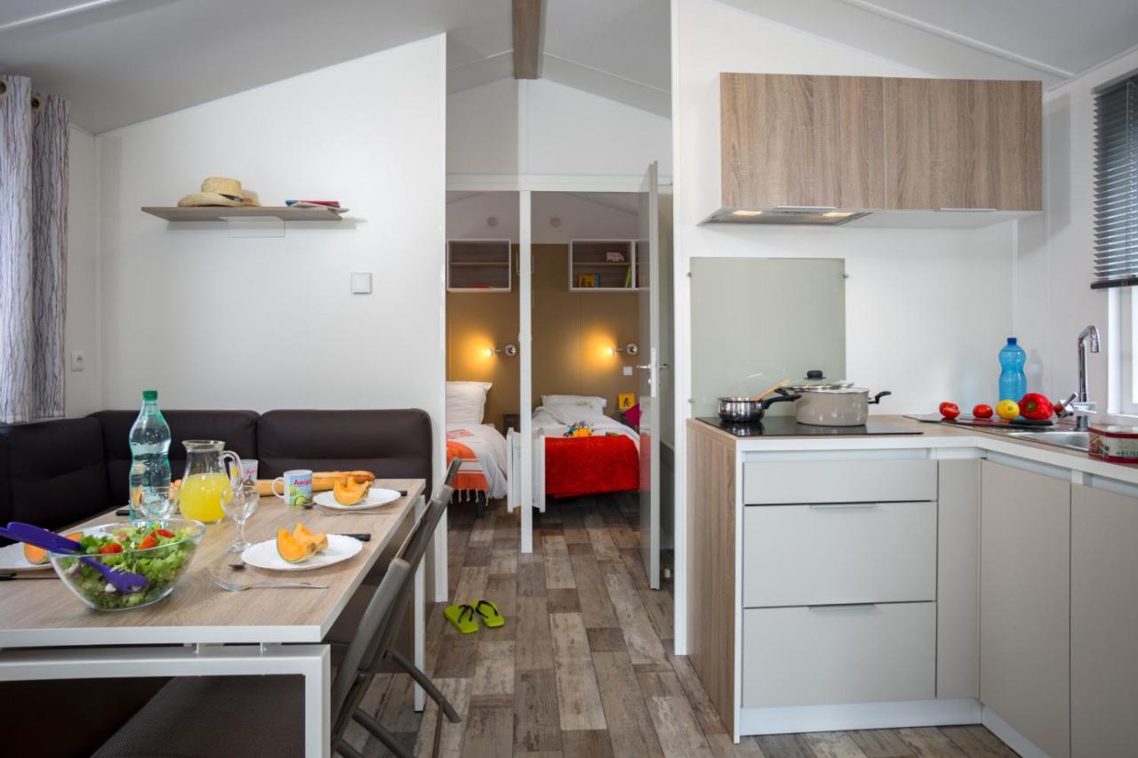Camping Les Peupliers La Flotte Bagian luar foto