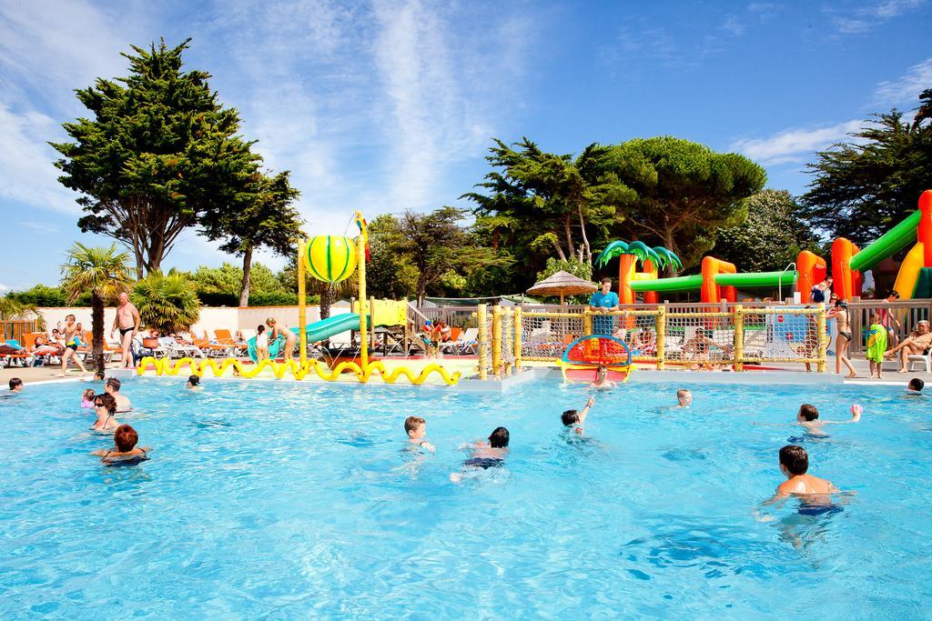 Camping Les Peupliers La Flotte Bagian luar foto